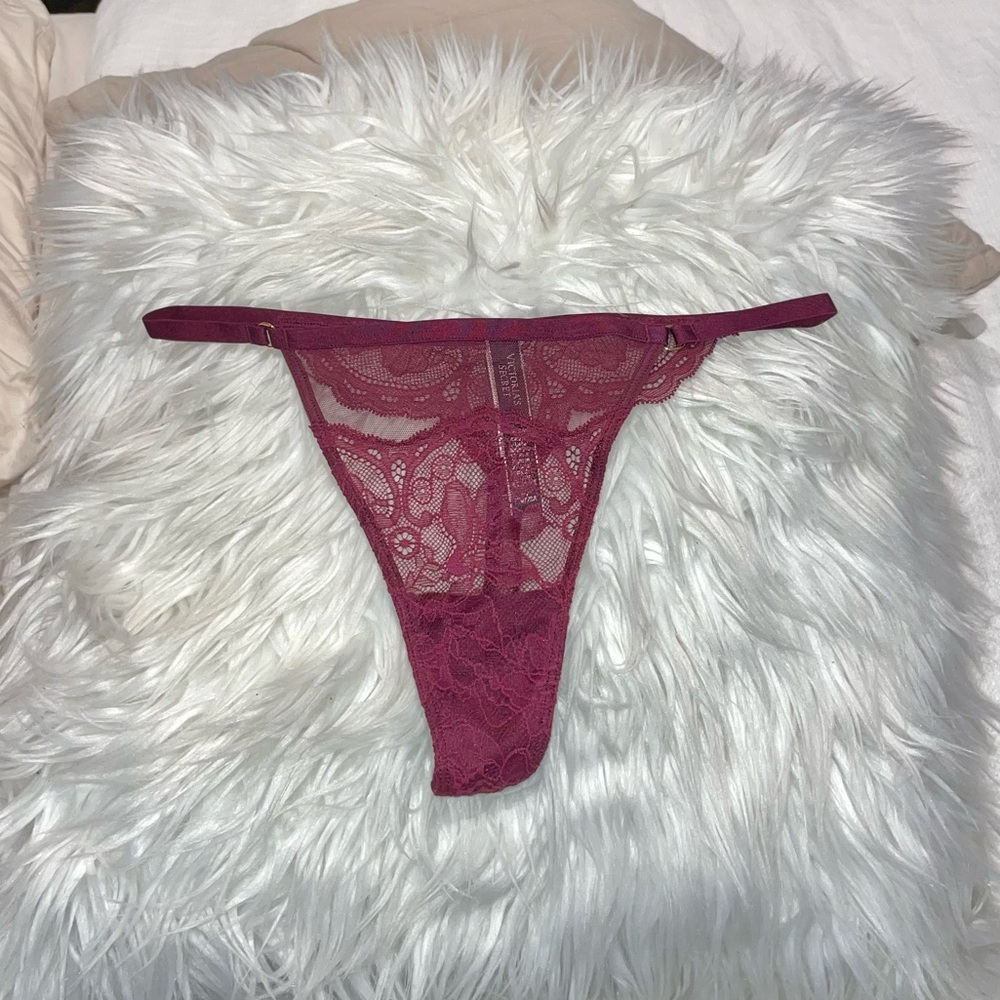VICTORIA SECRET VERY SEXY LACEY THONG ($12 OR 3 FOR $30)